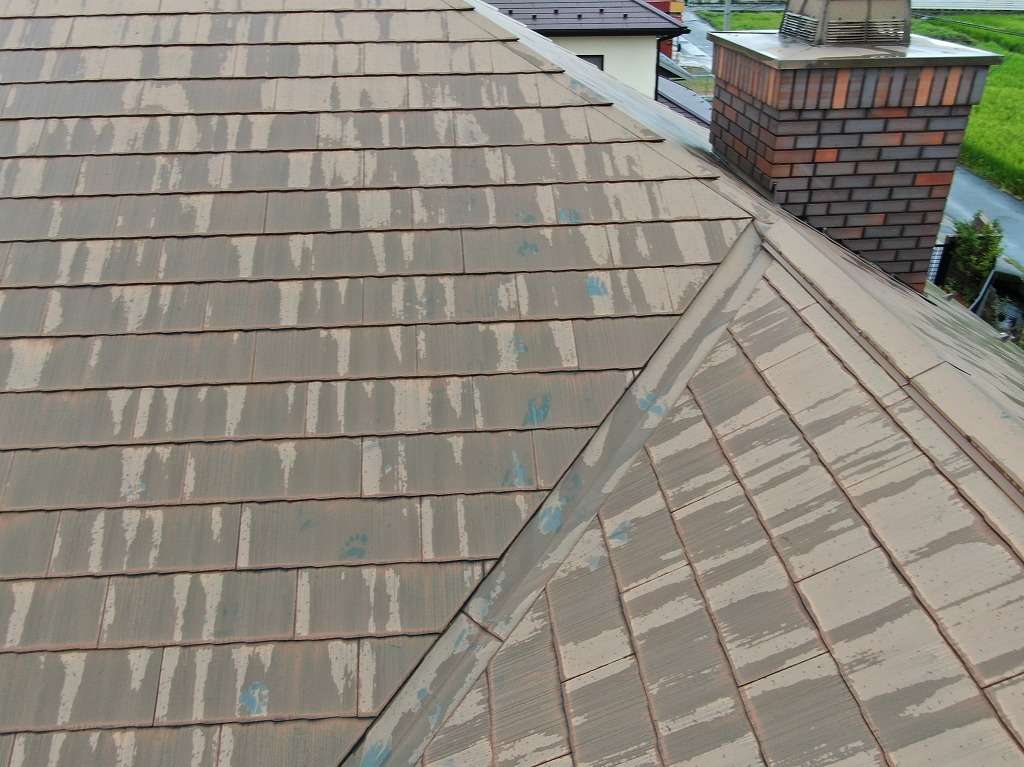 山梨市にて屋根の塗装を行い落ち着いた感じのスタイリッシュな屋根に仕上げました