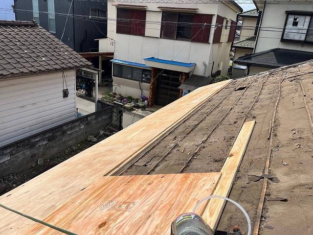 屋根葺き替え　コンパネ設置