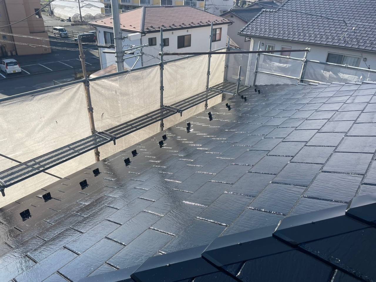 南アルプス市の屋根塗装工事（バンビーノ）を行った様子