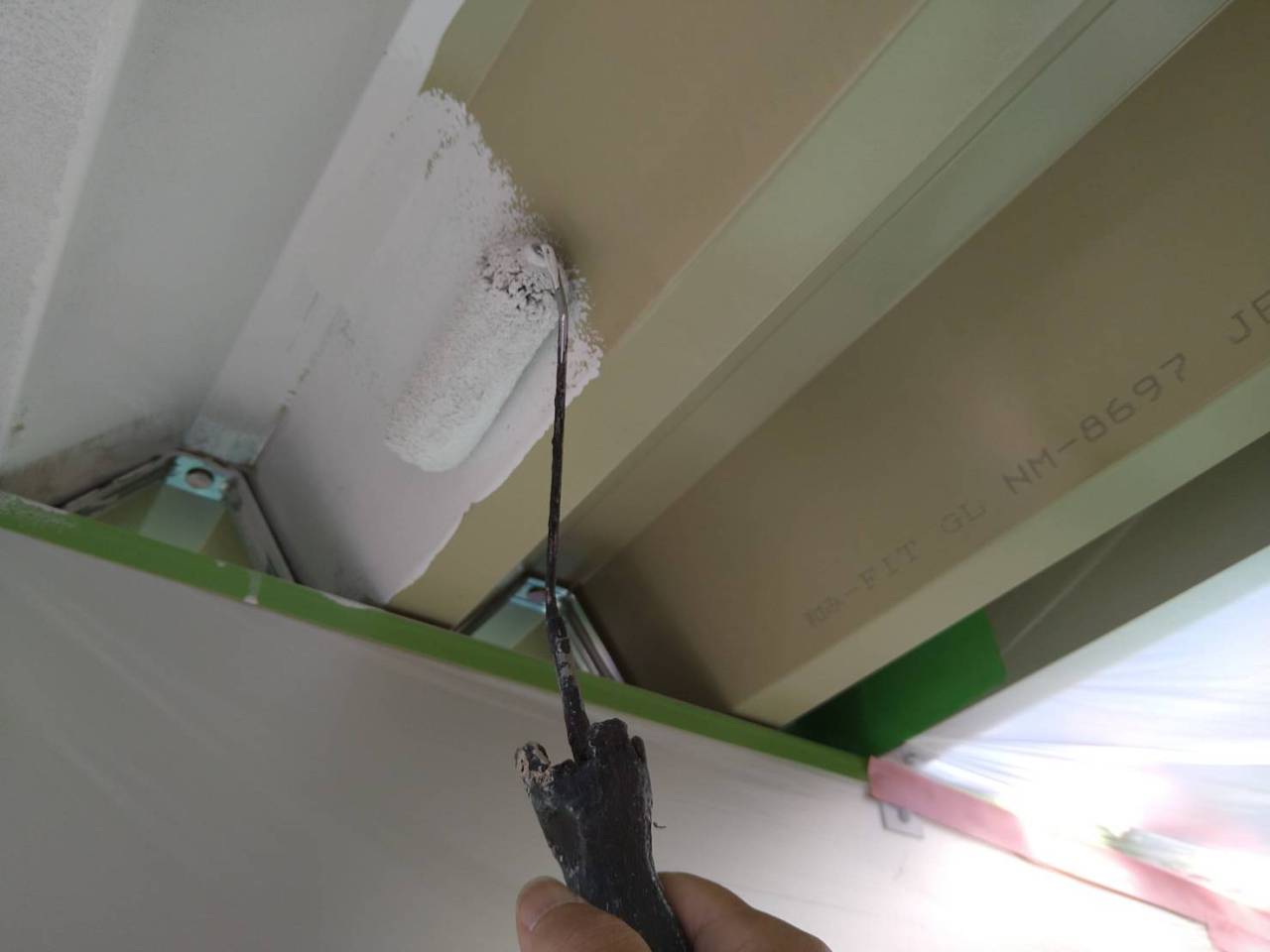 大月市のカーポートから落ちる嫌な結露をケツロナインで撃退しました