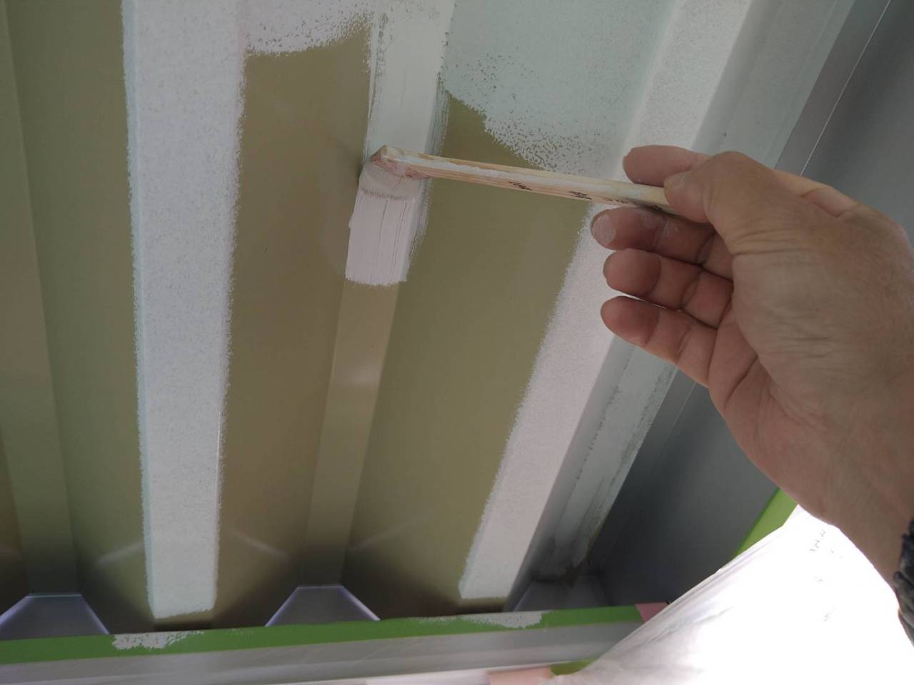 大月市のカーポートから落ちる嫌な結露をケツロナインで撃退しました