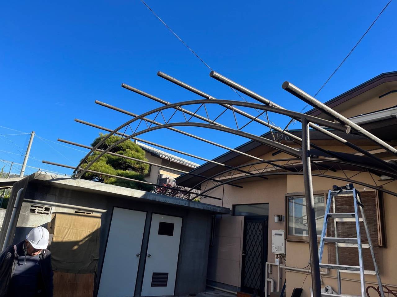 甲府市で大型カーポートを８万円で解体・撤去・処分し、広いスペースが誕生！