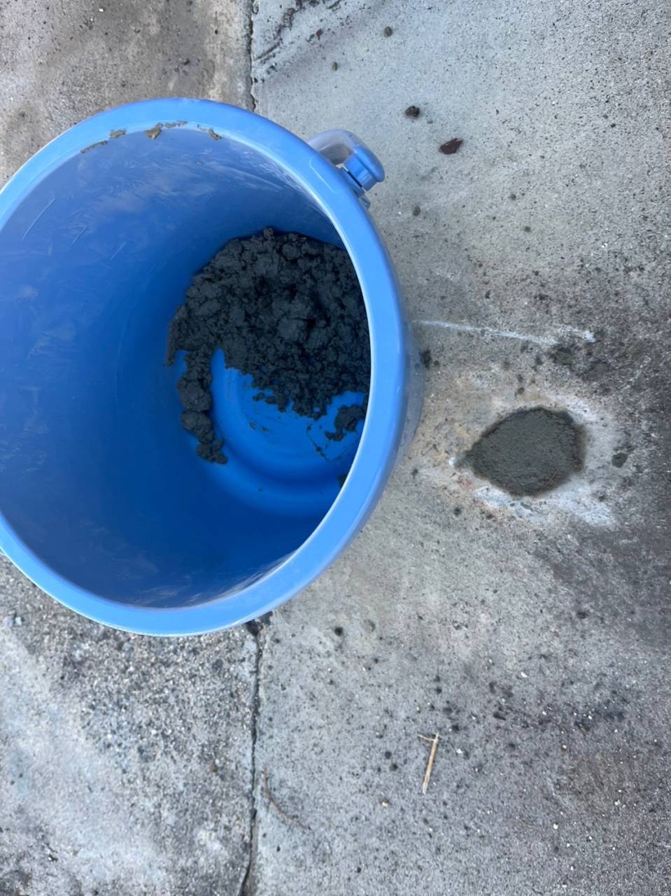 甲府市で大型カーポートを８万円で解体・撤去・処分し、広いスペースが誕生！