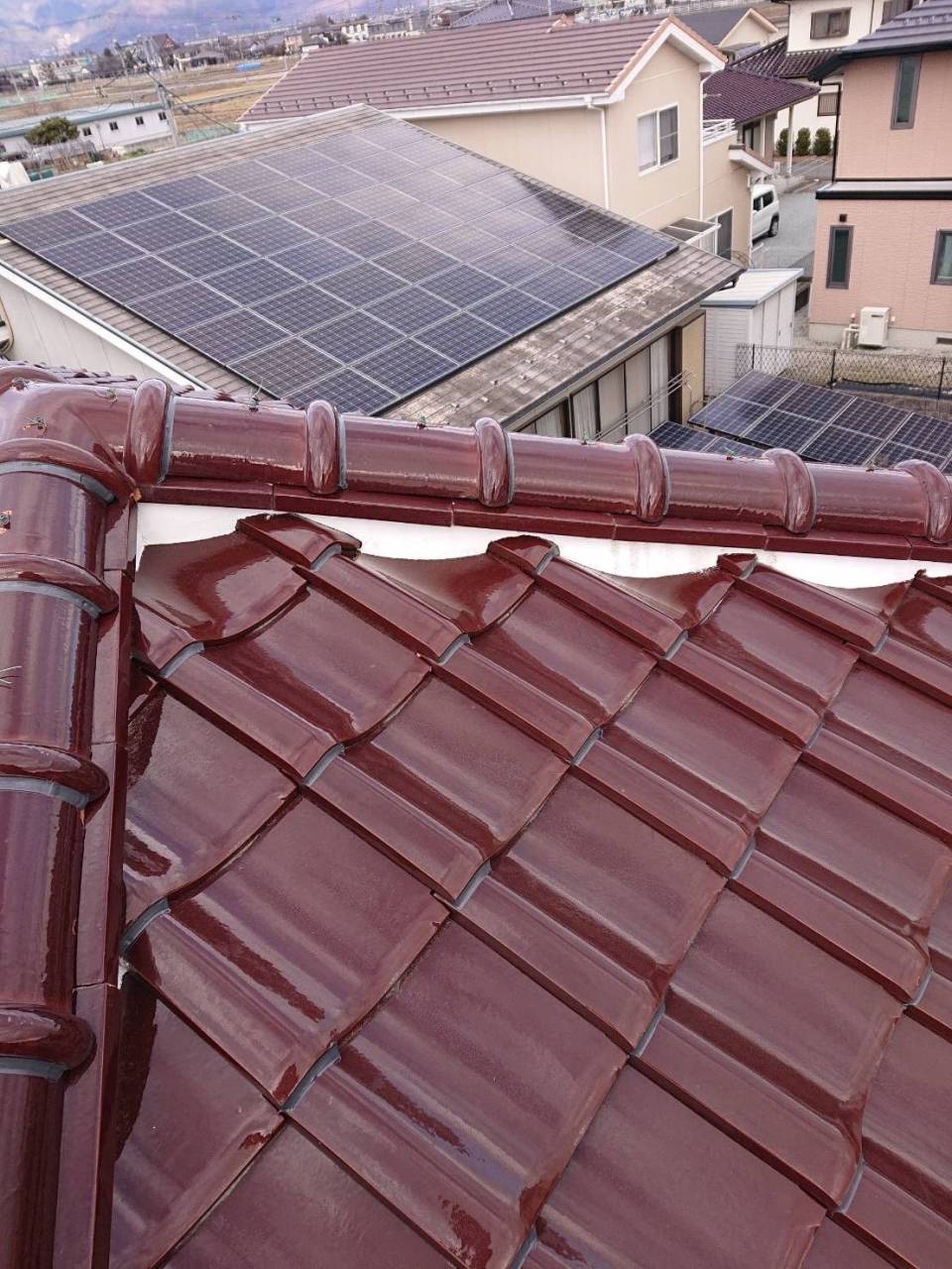 中央市で日本瓦の落下防止対策として瓦をラバーロックしました