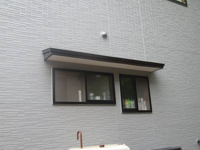 鳴沢村でサイディング外壁にパーフェクトトップで塗装した様子をご紹介