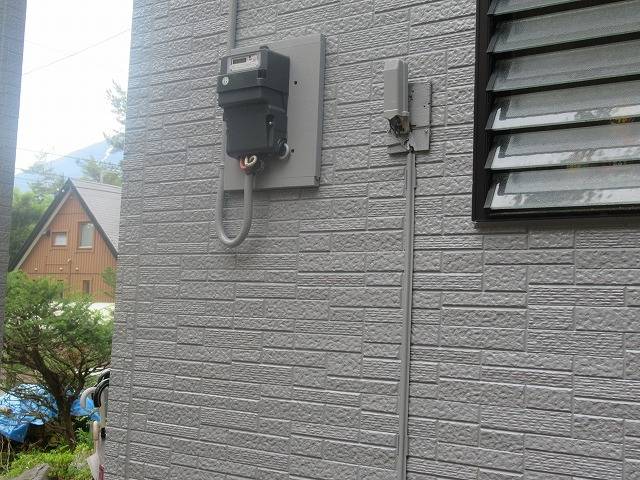 鳴沢村でサイディング外壁にパーフェクトトップで塗装した様子をご紹介