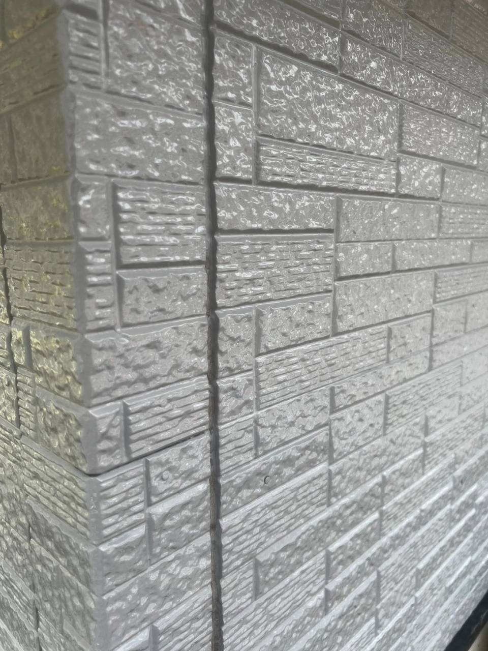 鳴沢村でサイディング外壁にパーフェクトトップで塗装した様子をご紹介