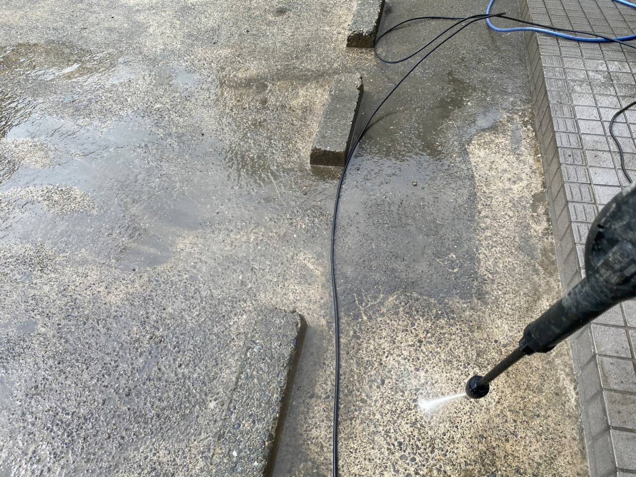 甲府市の郵便局で駐車場に白線ラインを引き、利便性を向上させました