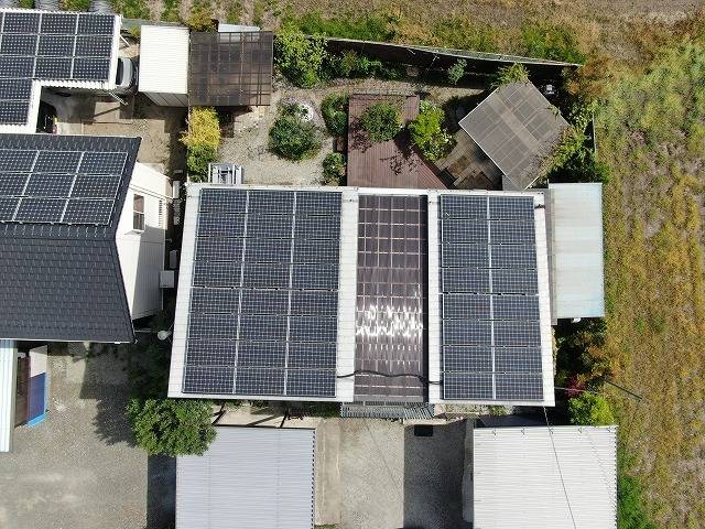 甲府市で屋根カバー工事の準備として、太陽光パネルを一時撤去しました。