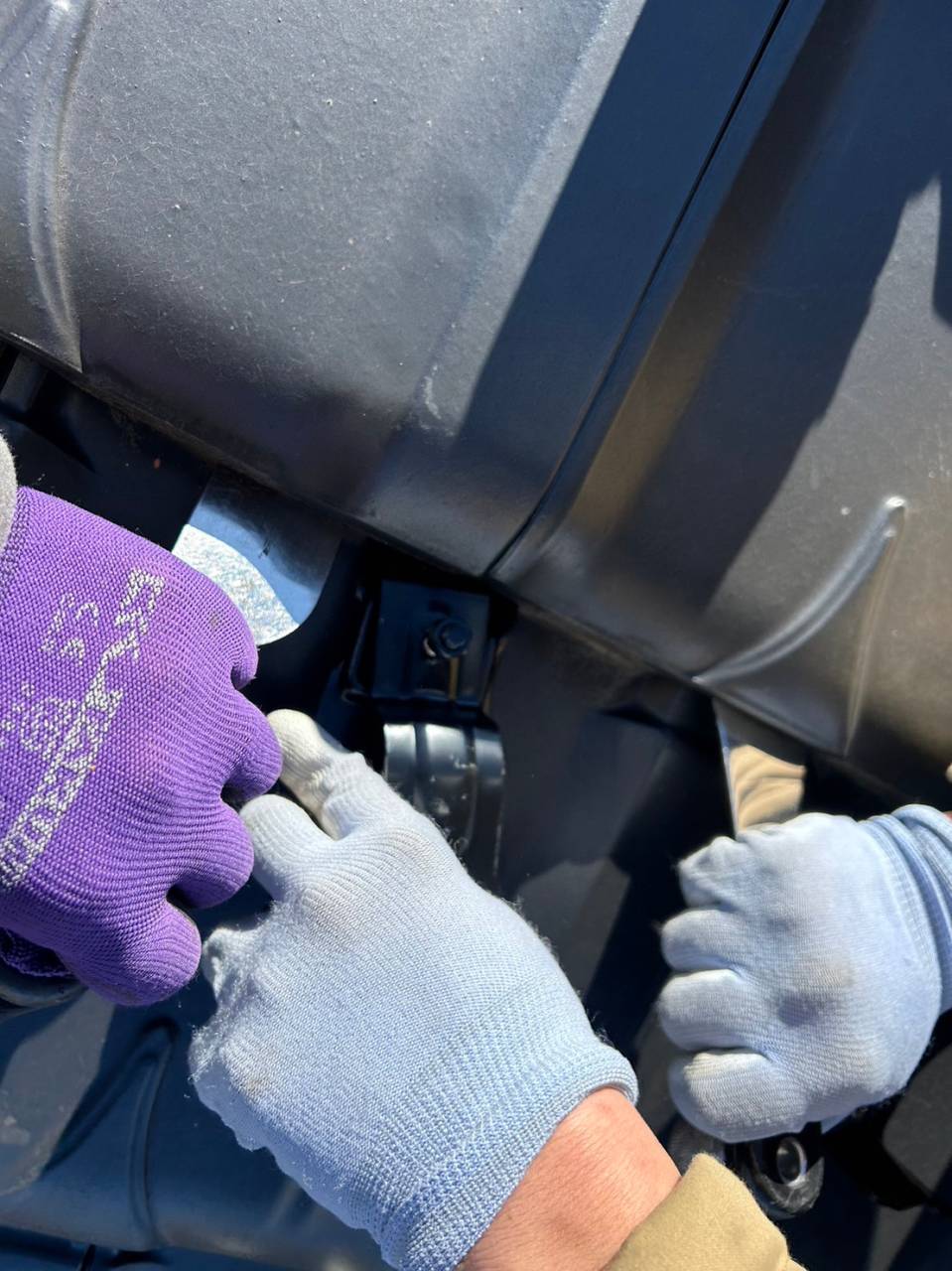 甲府市で既存の雪止めを活かしつつ、雪止めの増設を実施しました