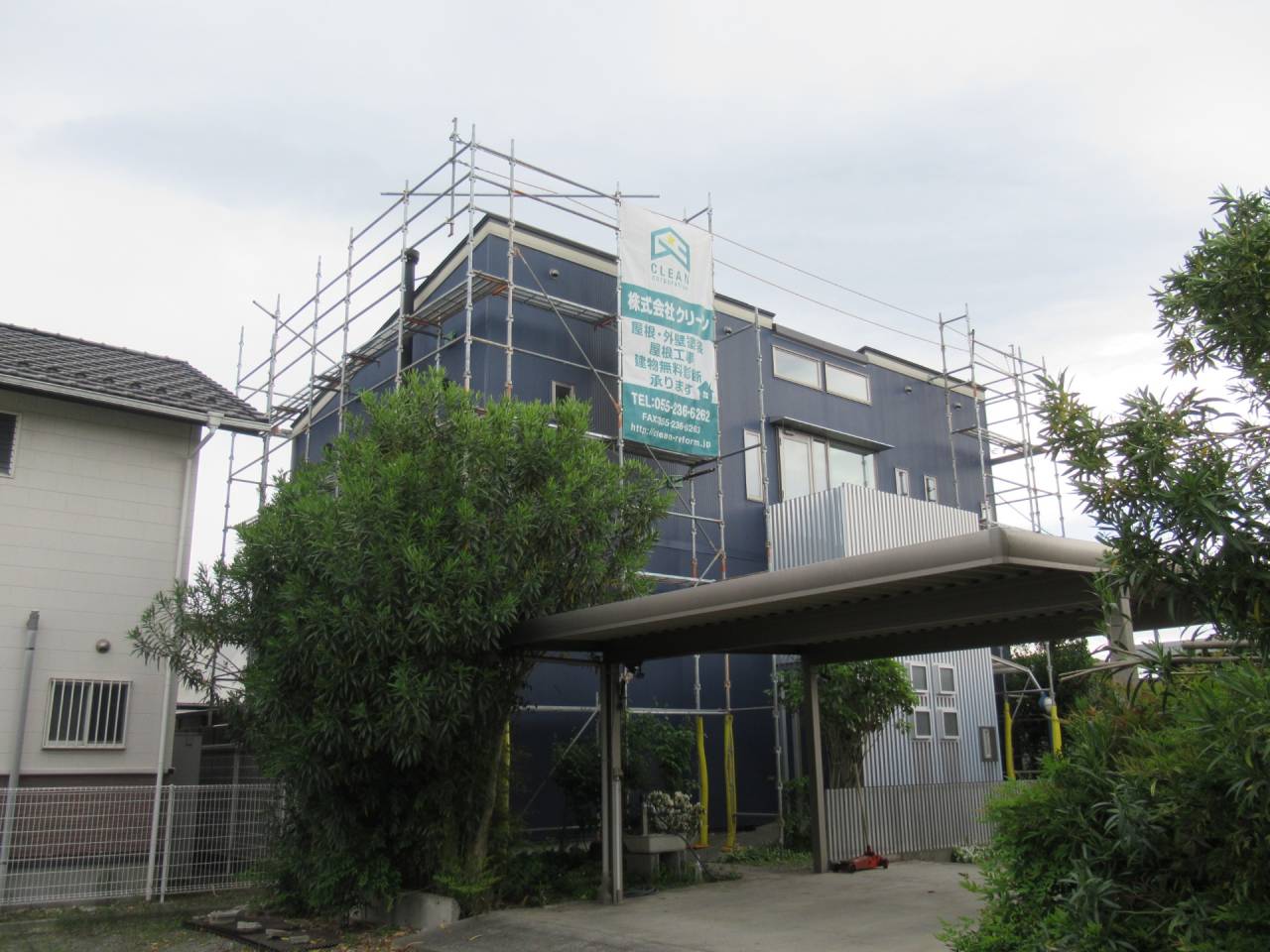 甲府市で行われました足場設置の様子