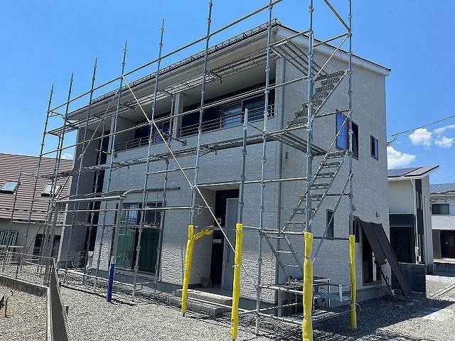 南アルプス市の屋根に落雪防止効果抜群のスノーZを設置しました