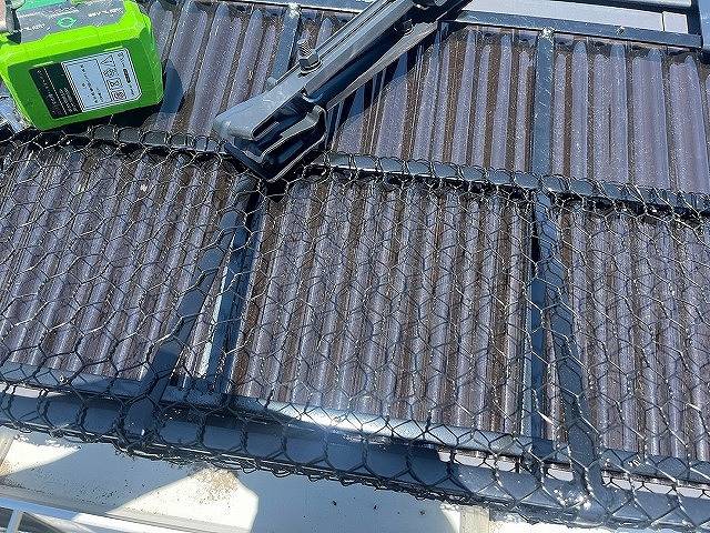 南アルプス市の屋根に落雪防止効果抜群のスノーZを設置しました