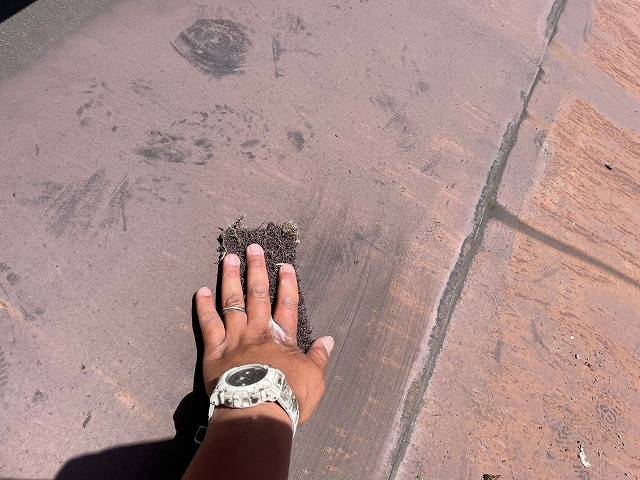 甲州市で錆びの出た瓦棒葺きトタン屋根を塗装工事しました