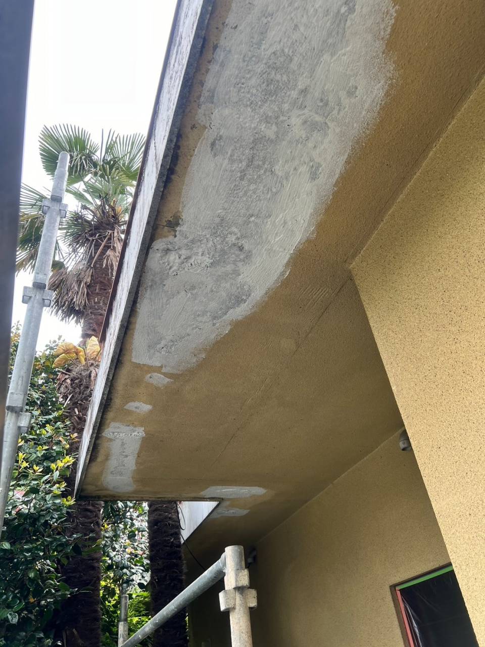 甲府市で鉄筋コンクリート造の住宅の塗装工事を行いました