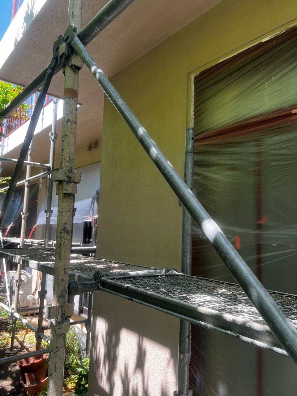 甲府市で鉄筋コンクリート造の住宅の塗装工事を行いました