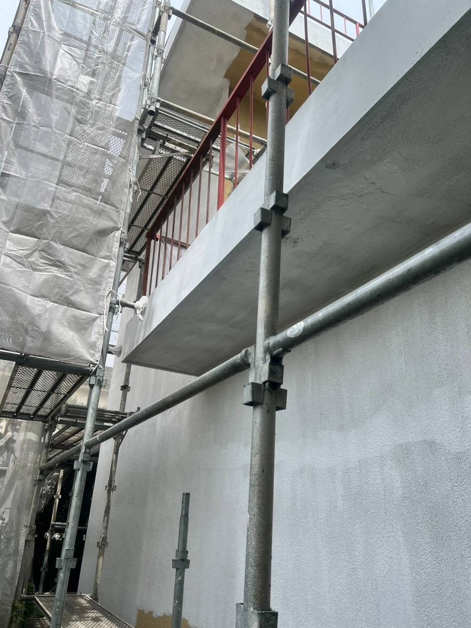 甲府市で鉄筋コンクリート造の住宅の塗装工事を行いました