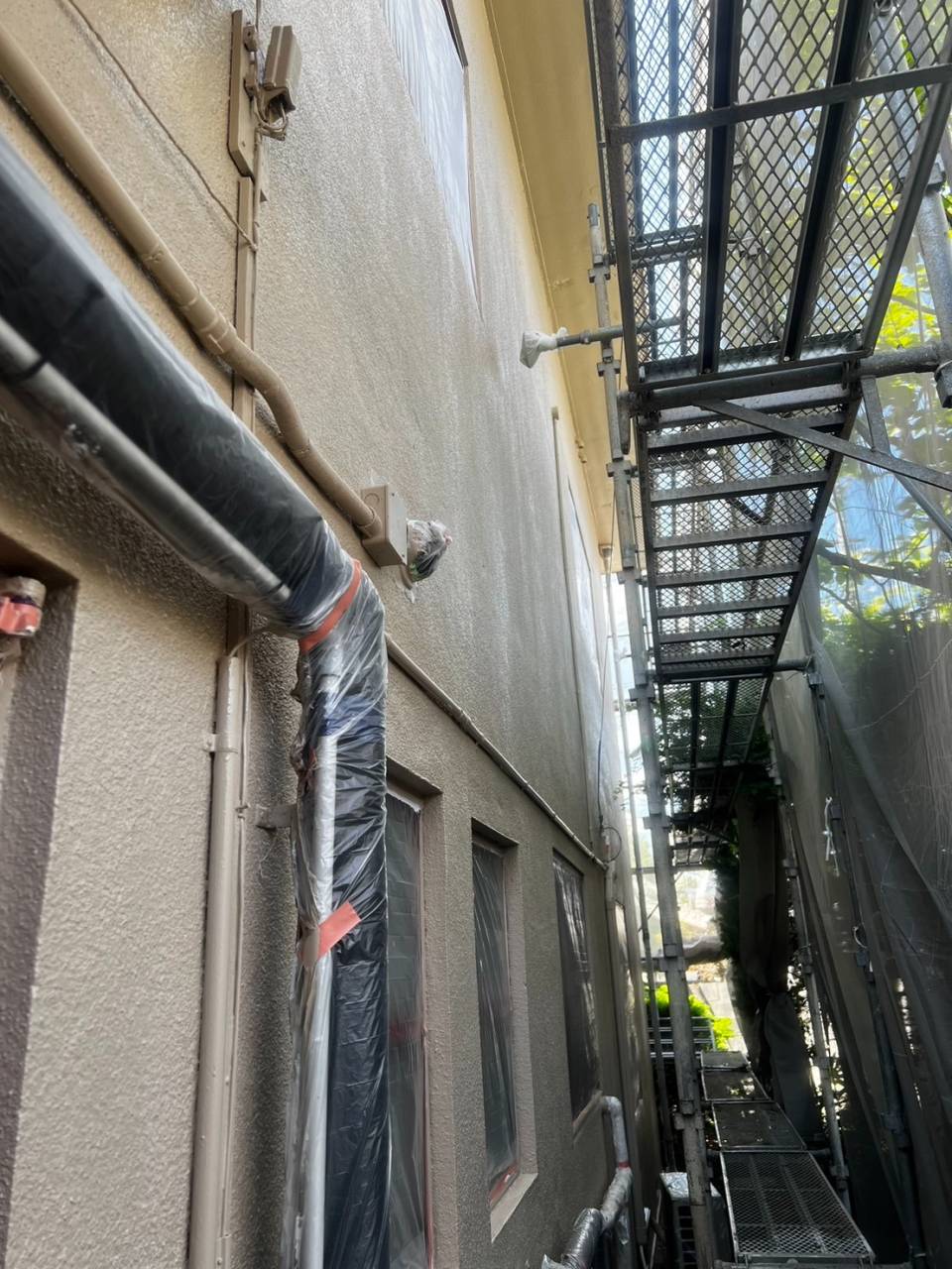甲府市で鉄筋コンクリート造の住宅の塗装工事を行いました