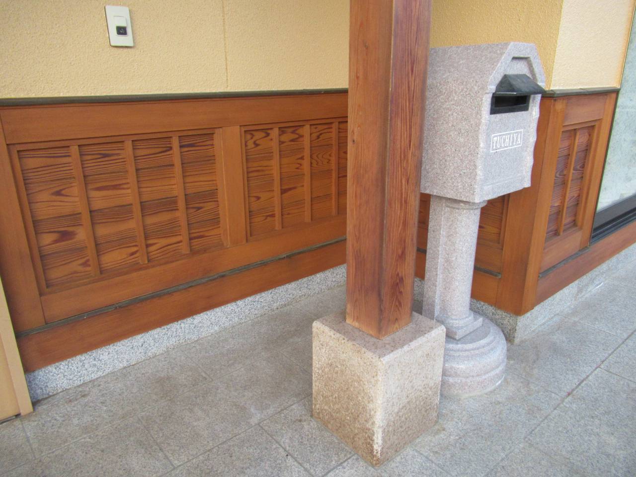 南アルプス市でアクロンAB、レブライトを使用し灰汁洗いし、キシデコールで木部塗装を施工しました