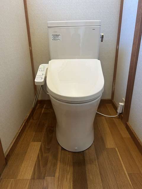 北杜市で古くなったトイレを新しい物にタンクごと交換工事しました