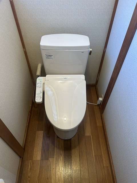 北杜市で古くなったトイレを新しい物にタンクごと交換工事しました