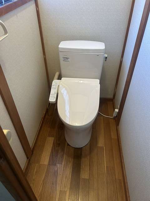 北杜市で古くなったトイレを新しい物にタンクごと交換工事しました