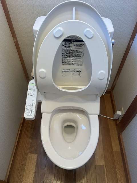 北杜市で古くなったトイレを新しい物にタンクごと交換工事しました