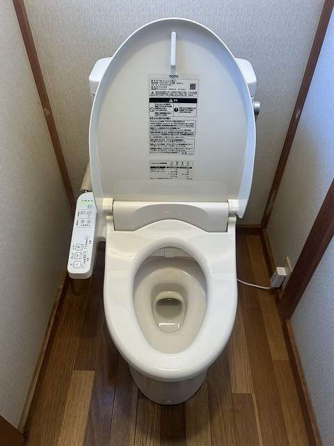 北杜市で古くなったトイレを新しい物にタンクごと交換工事しました