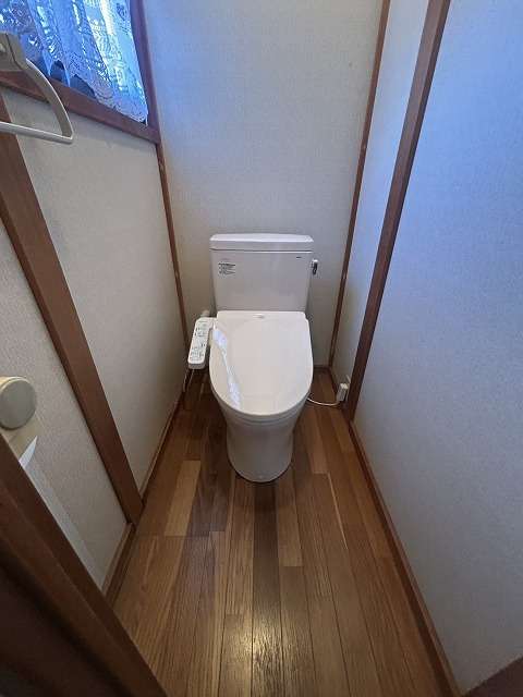 北杜市で古くなったトイレを新しい物にタンクごと交換工事しました