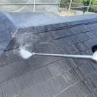 甲府市で傷んだスレート屋根をべスコロフィラーを下塗りし屋根塗装しました